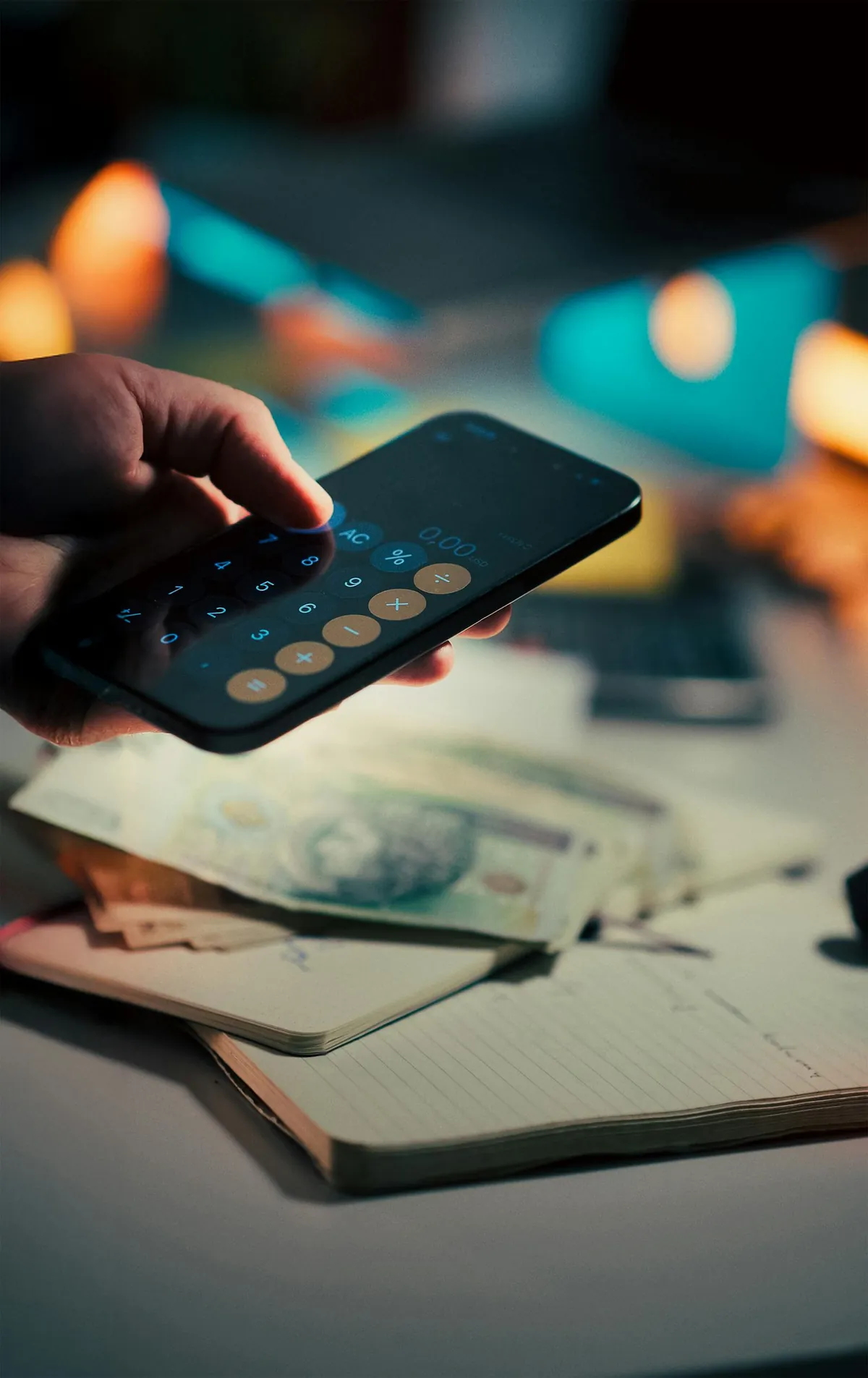 expense tracking app phone screen receipts